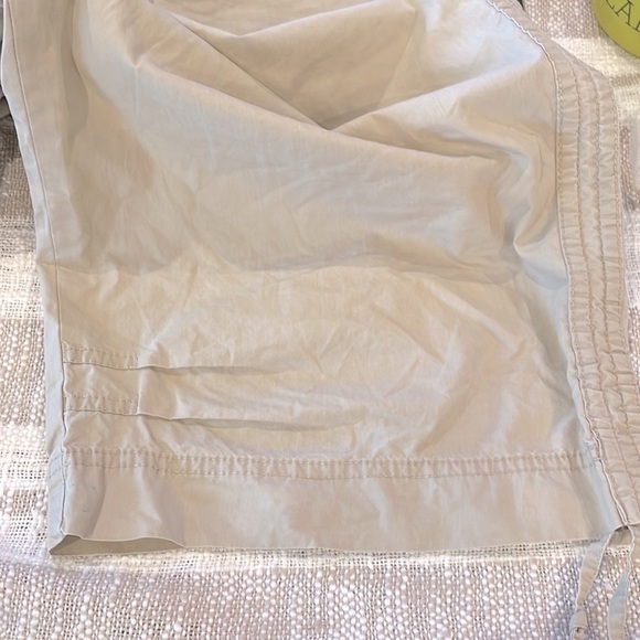 GAP Size 10 Light Khaki Cotton Clam Digger Shorts - Picture 6 of 7